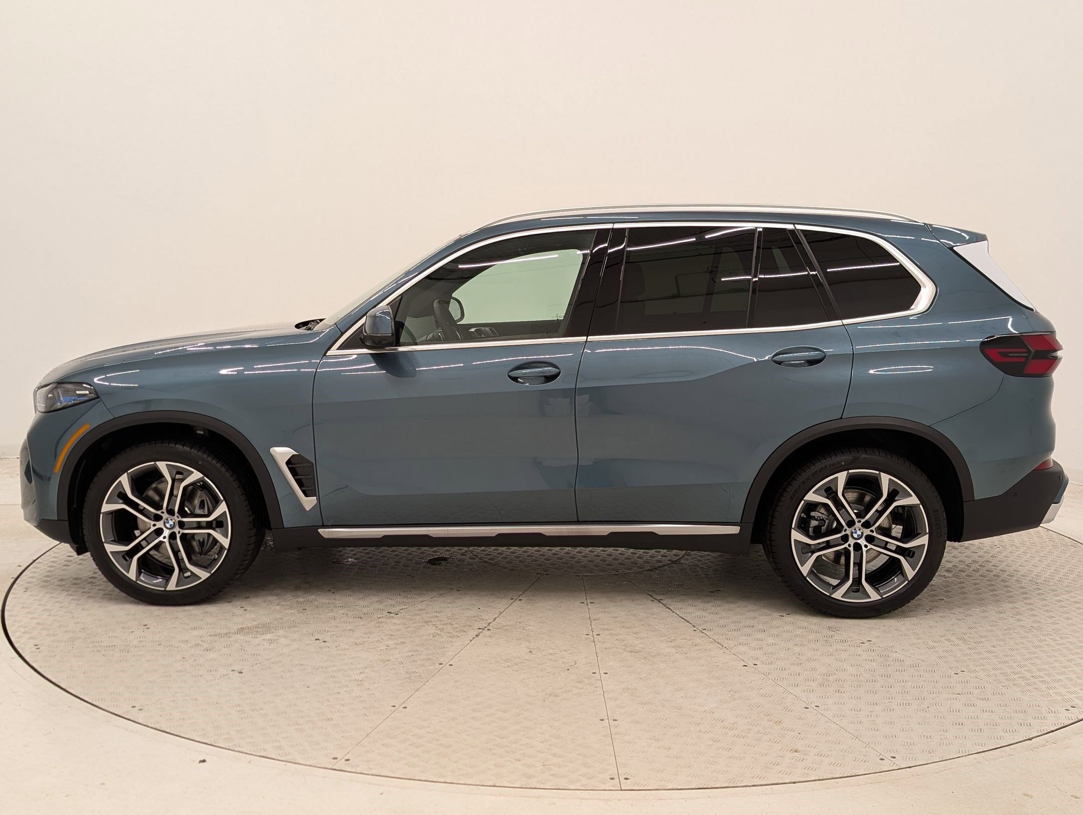 2026 Bmw X5 xDrive40i photo 2