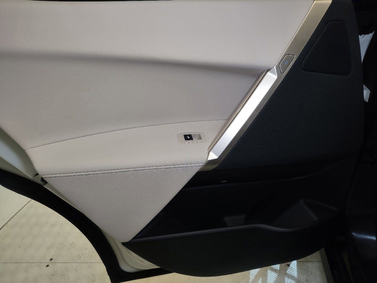 2023 BMW iX Base - Photo 24