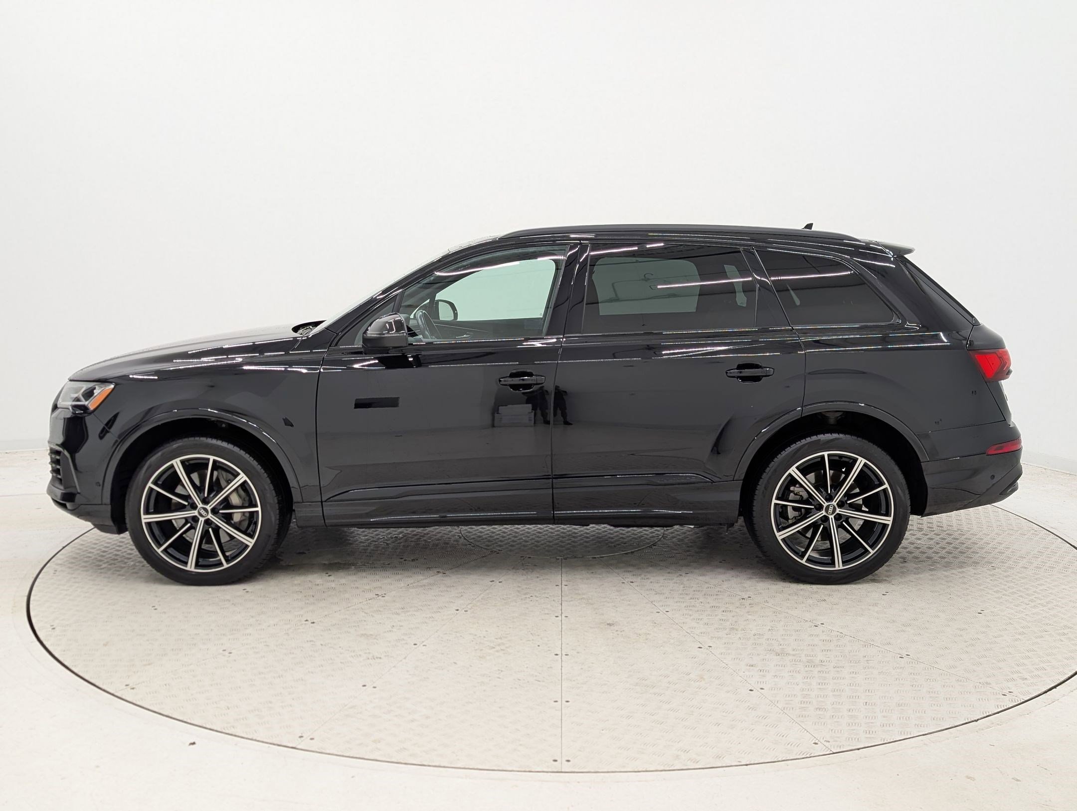 2022 Audi Q7 Premium Plus photo 2