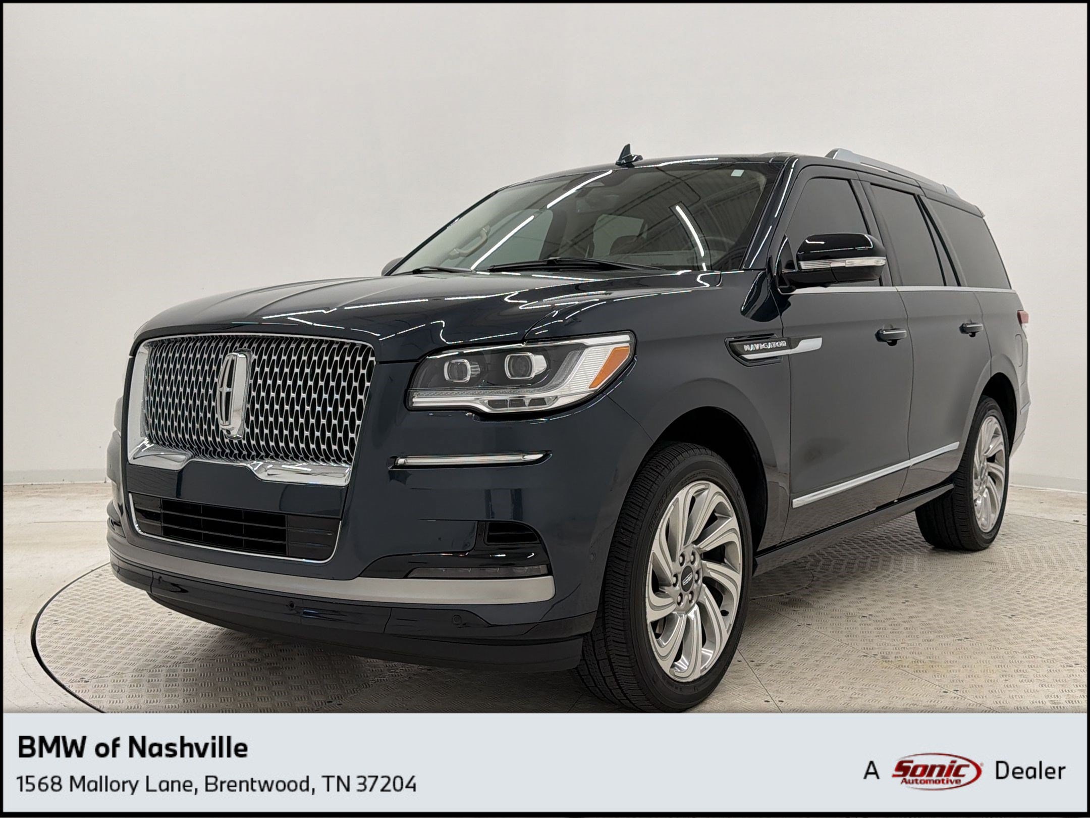 Navigator Reserve SUV