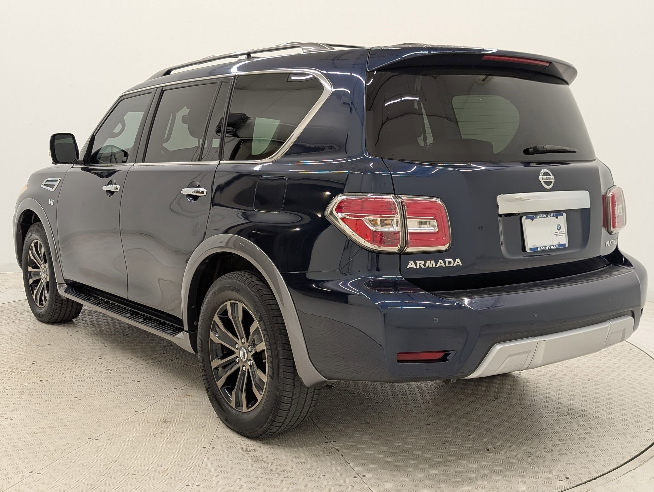 2017 Nissan Armada Platinum photo 3