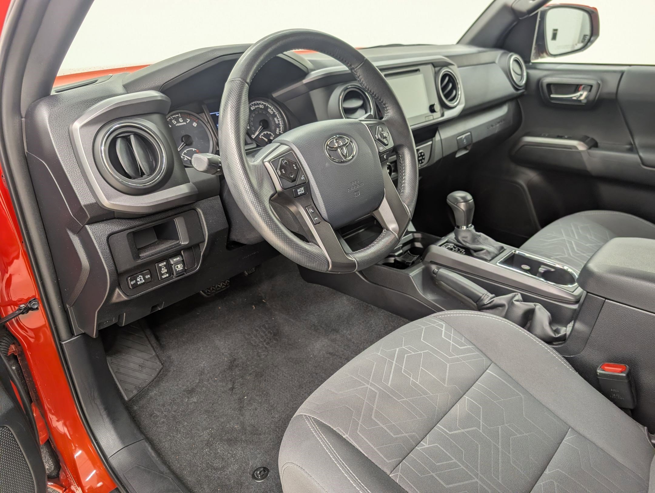 2017 Toyota Tacoma TRD photo 3