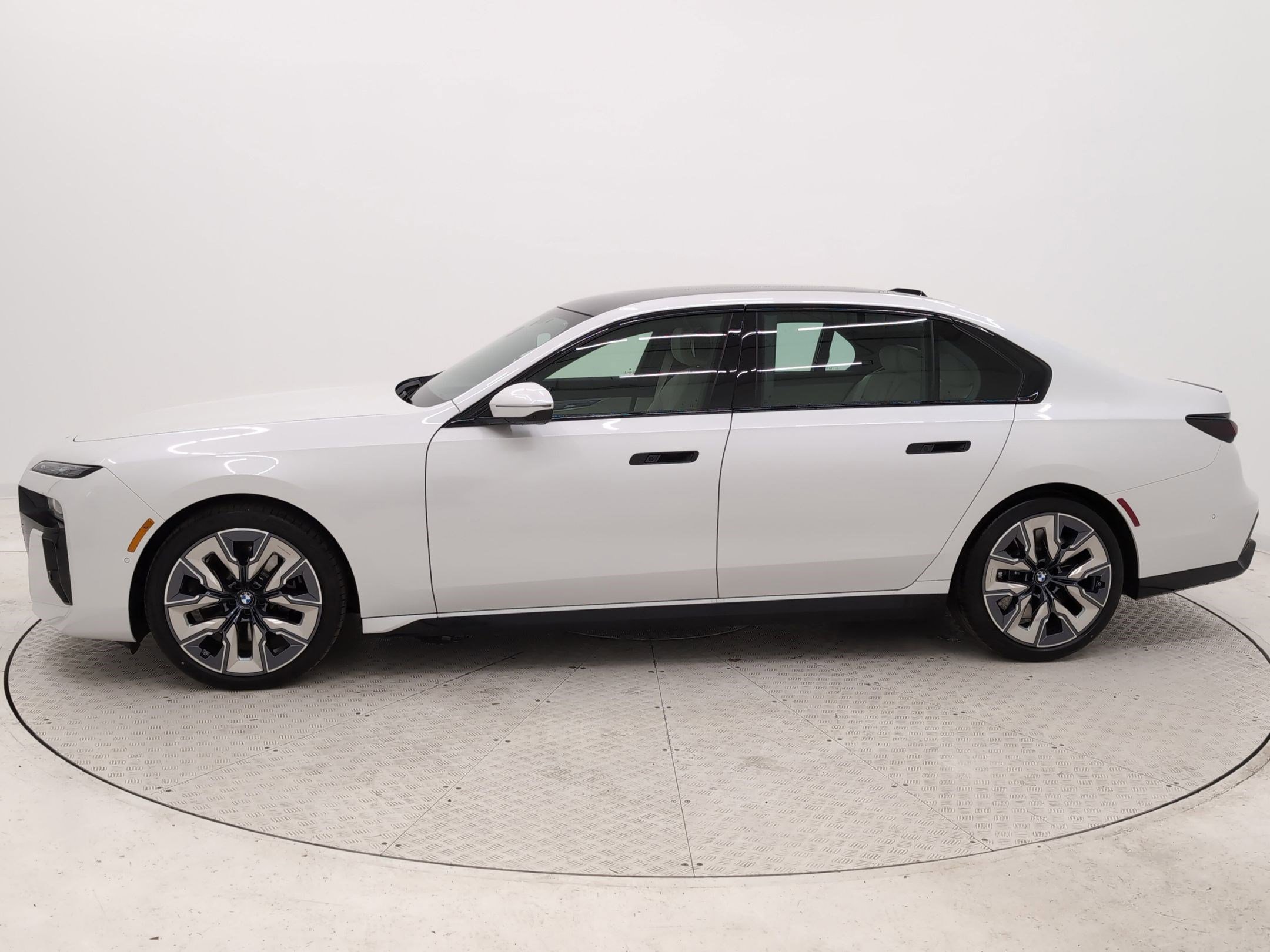 2025 Bmw 760i xDrive photo 2
