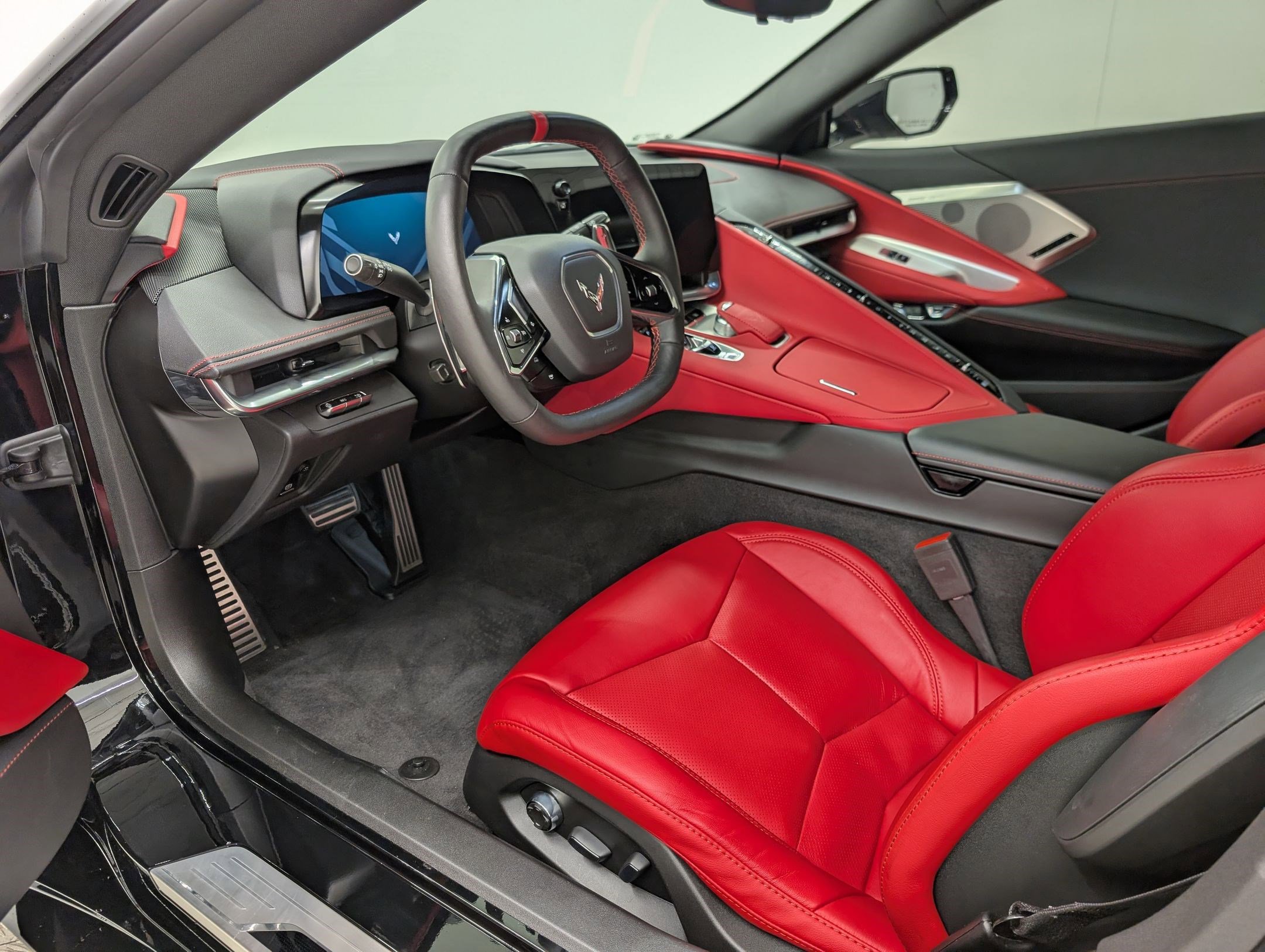 2024 Chevrolet Corvette Stingray 2LT Convertible photo 4
