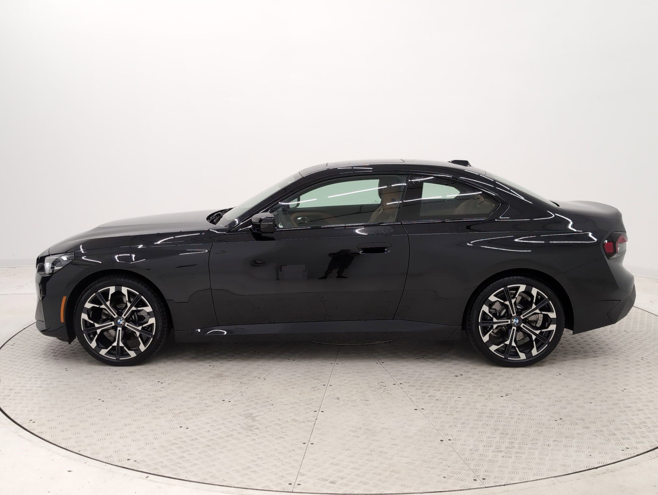 2025 Bmw 230i xDrive Coupe photo 2