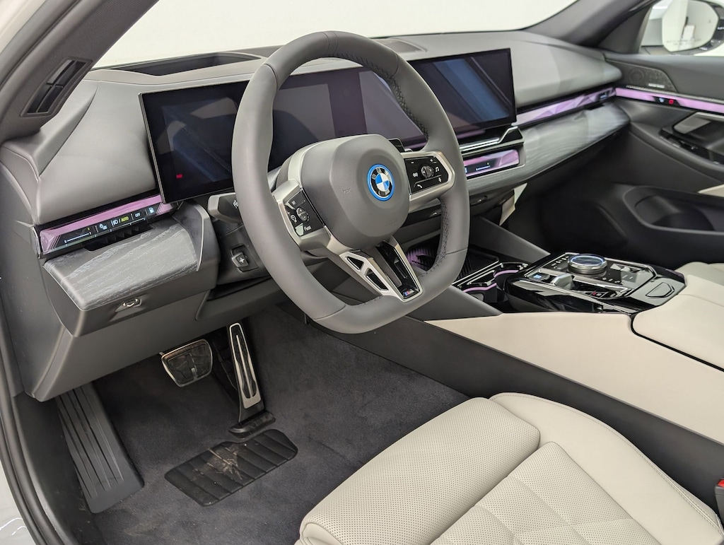 New 2026 BMW 550e xDrive Sedan