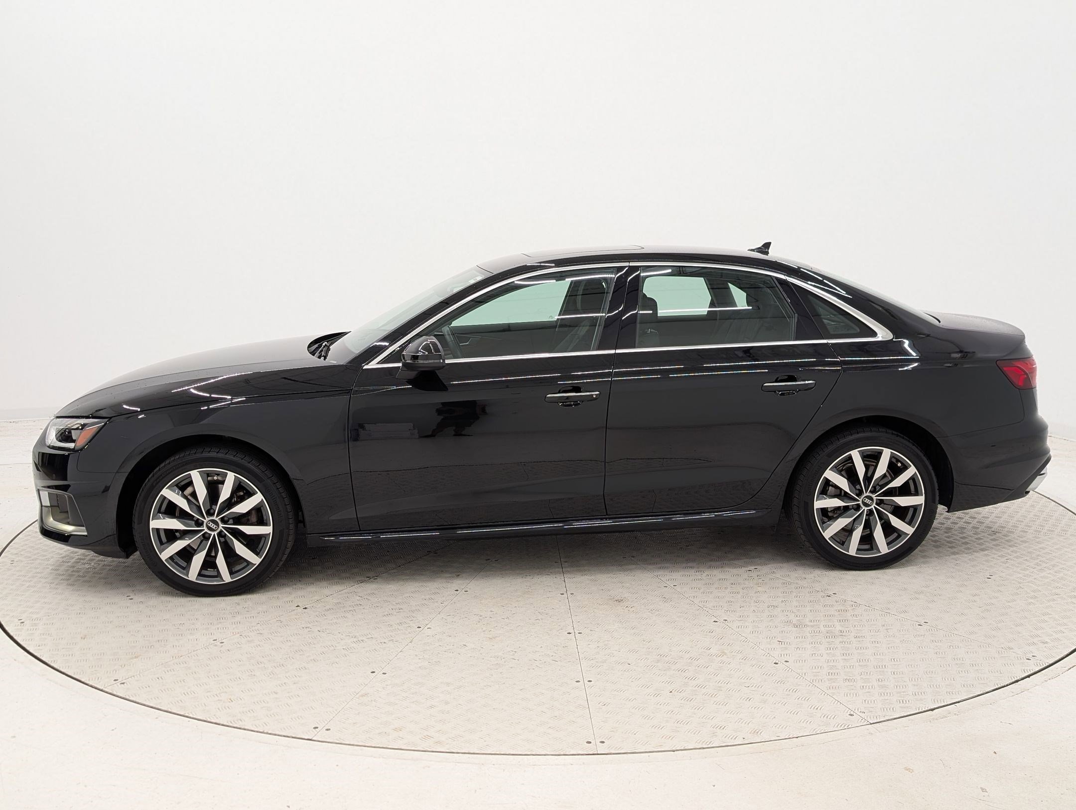 2022 Audi A4 Quattro Premium Plus photo 2