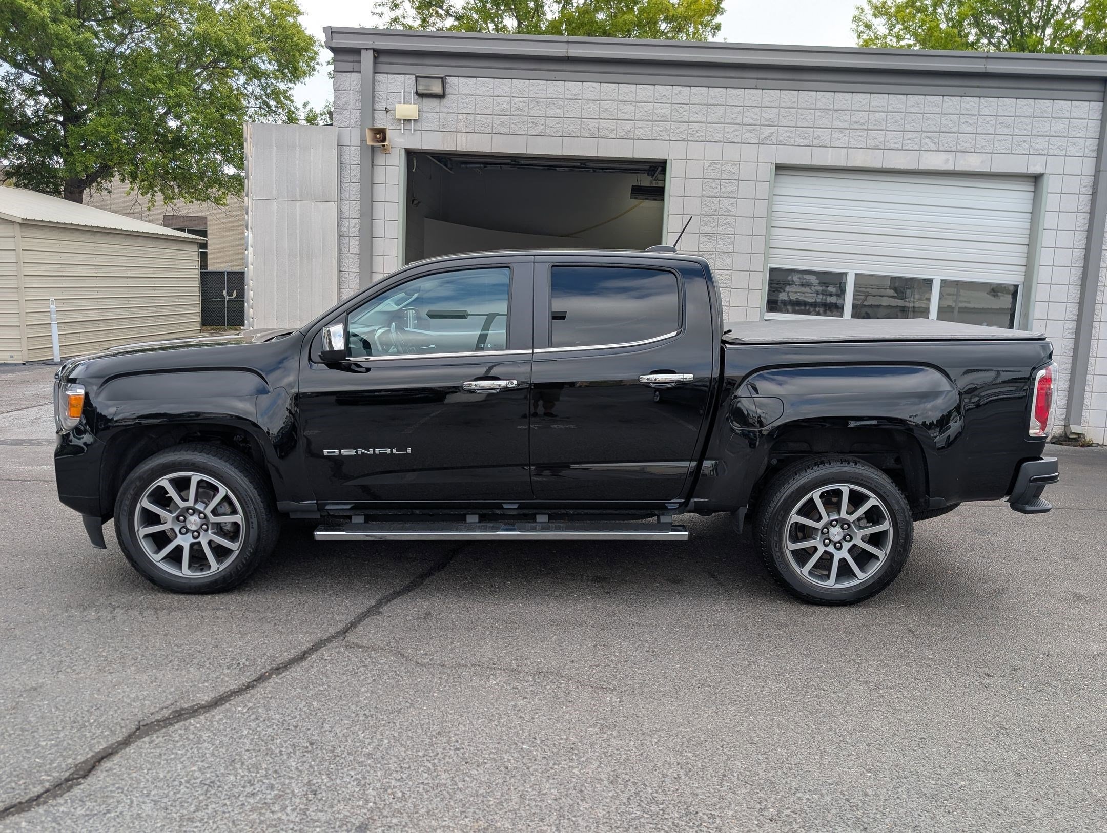 2022 Gmc Canyon Denali photo 2