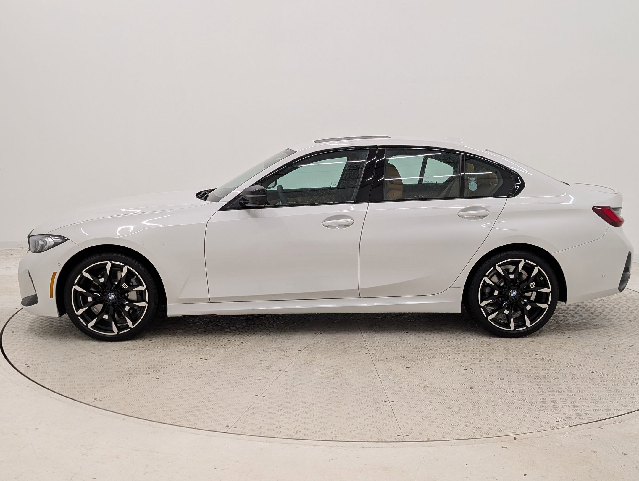 2025 Bmw 330i Sedan photo 2