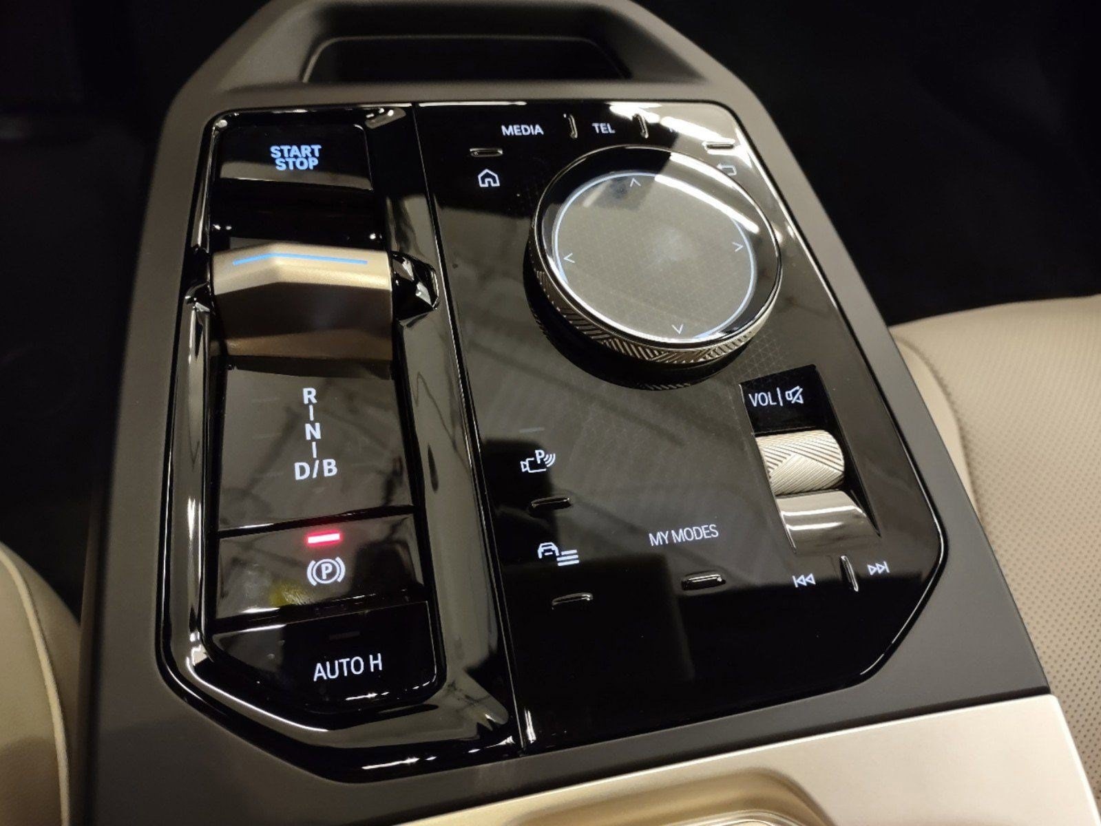 2023 BMW iX Base - Photo 22