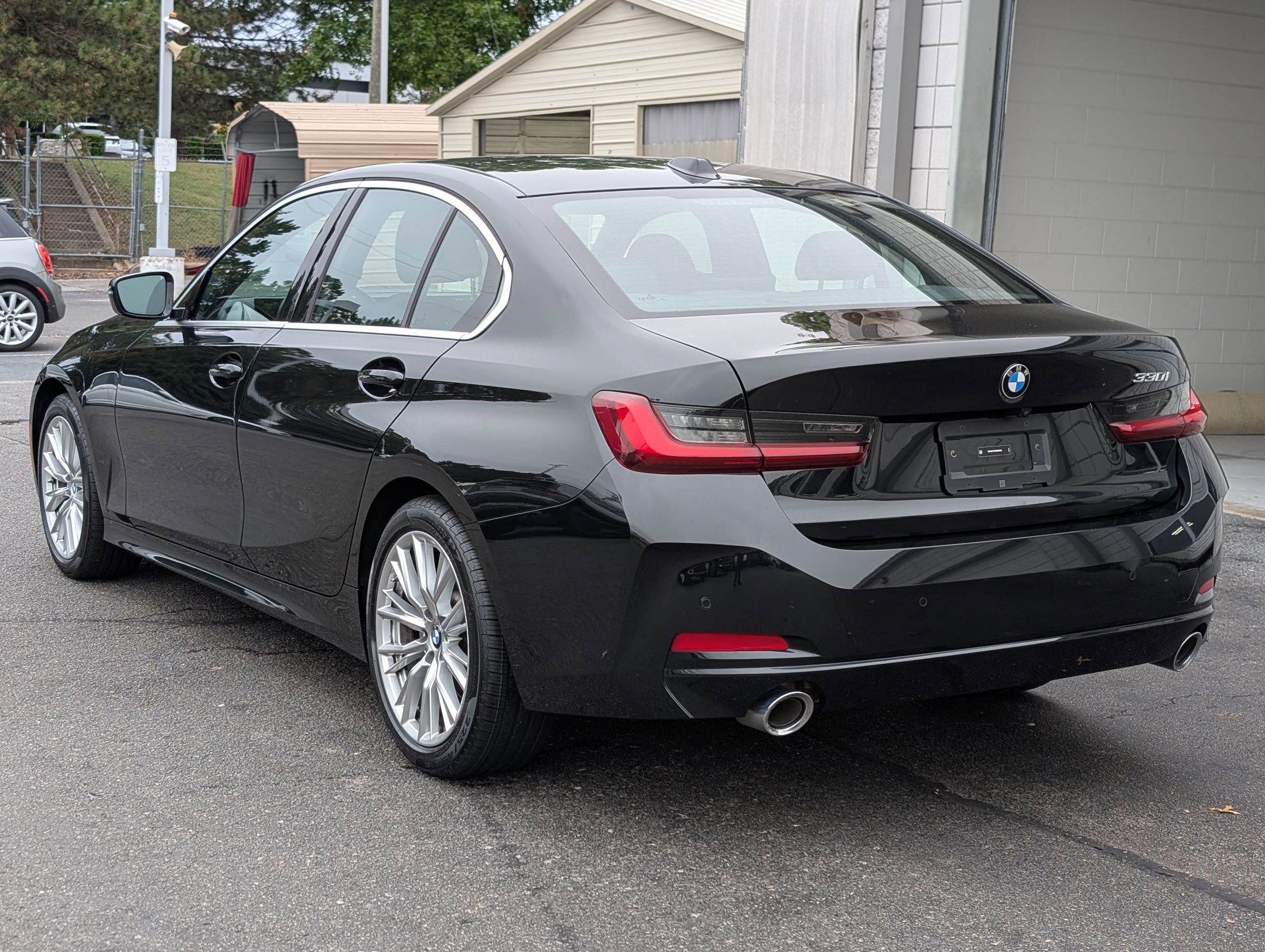 2024 Bmw 330i Sedan photo 2