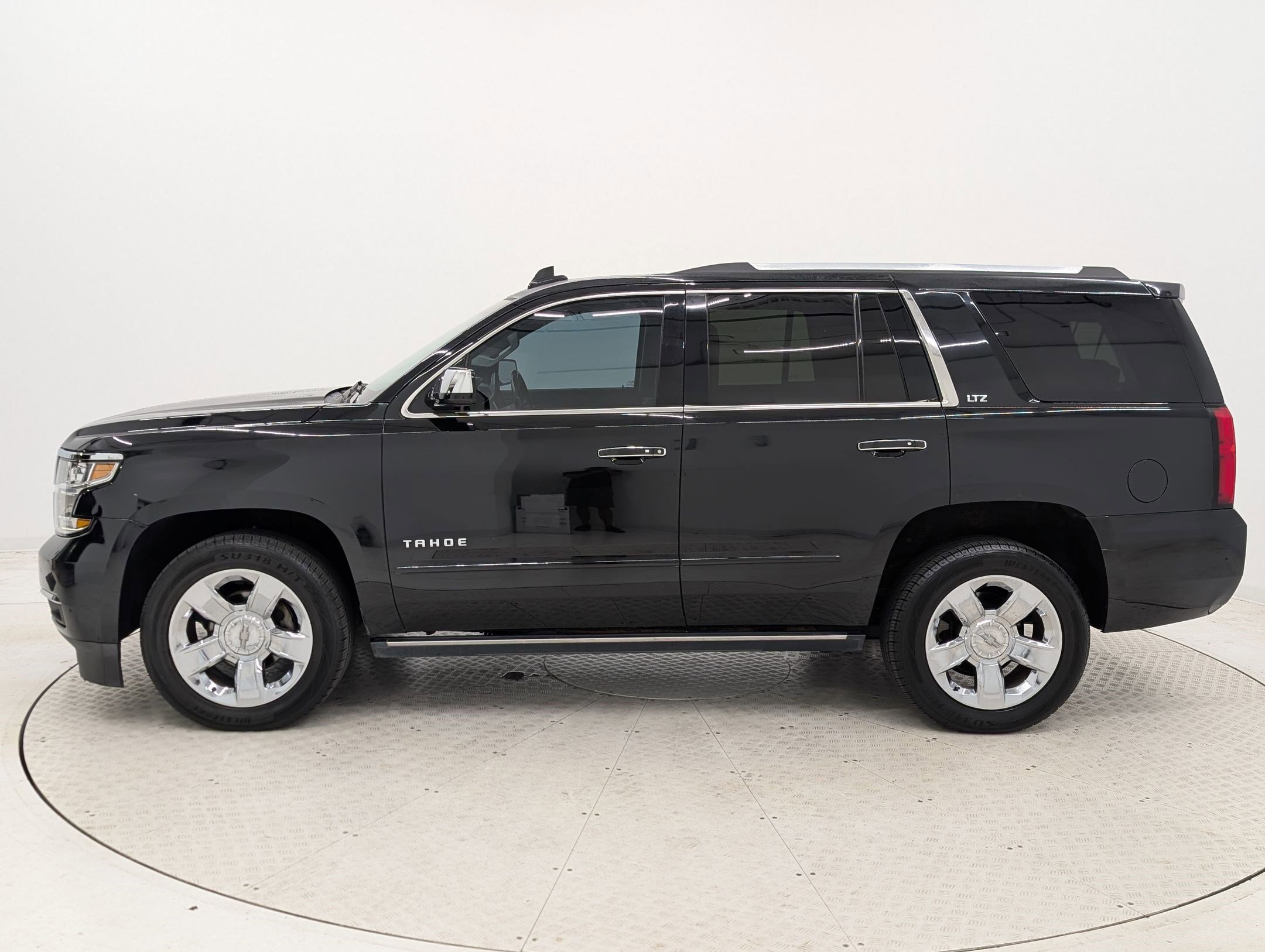 2015 Chevrolet Tahoe LTZ photo 2