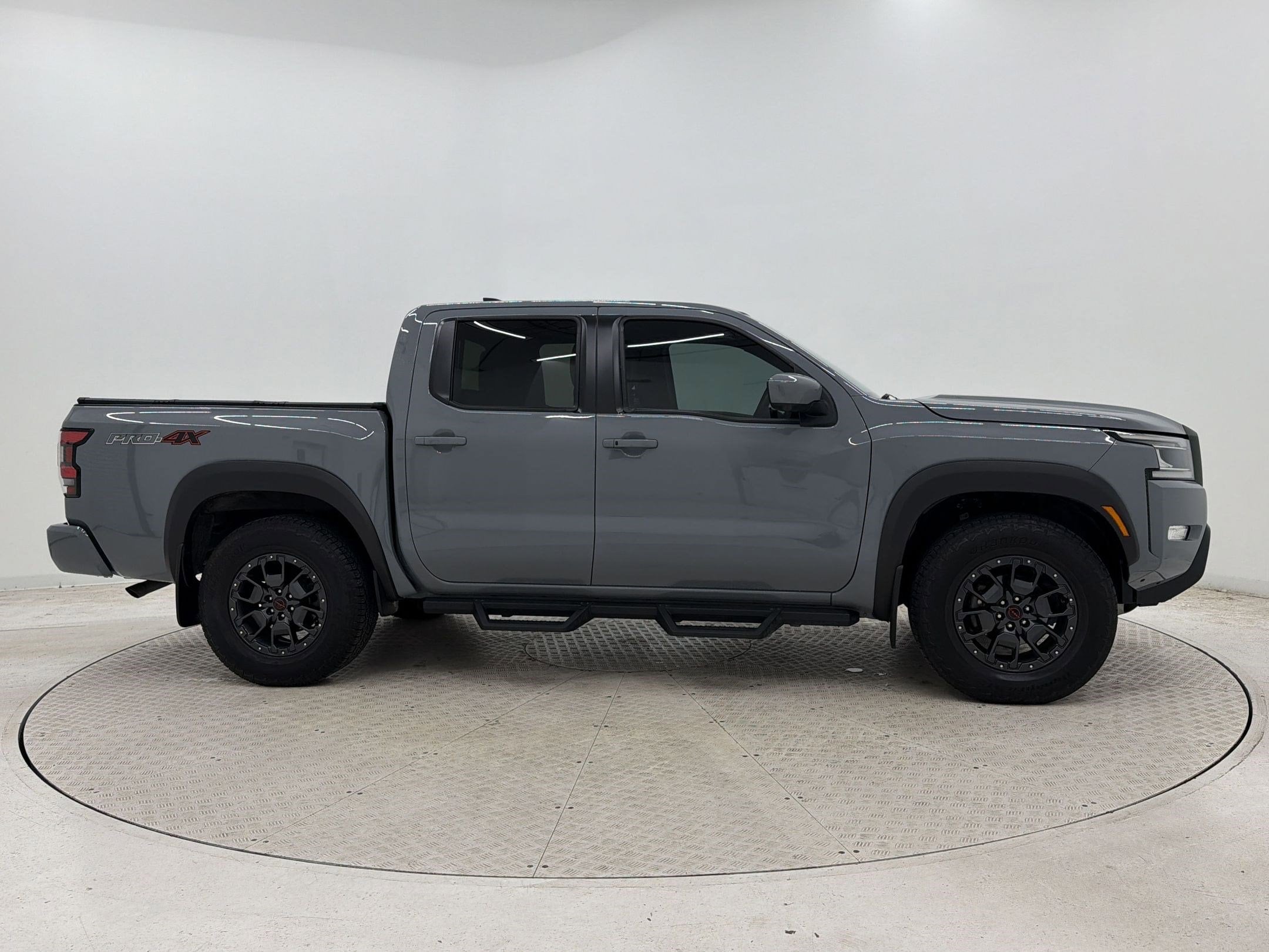 Frontier PRO-4X Truck Crew Cab
