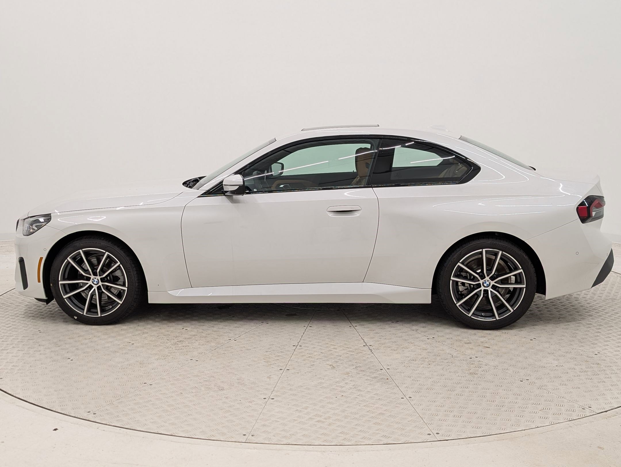 2025 Bmw 230i Coupe photo 2