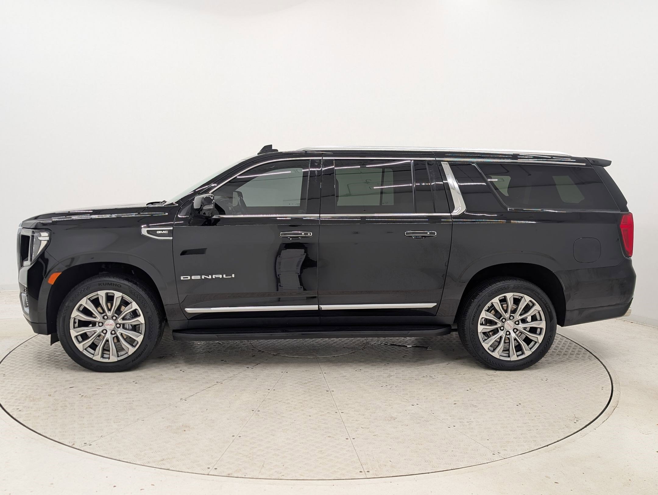 2022 Gmc Yukon XL Denali photo 2