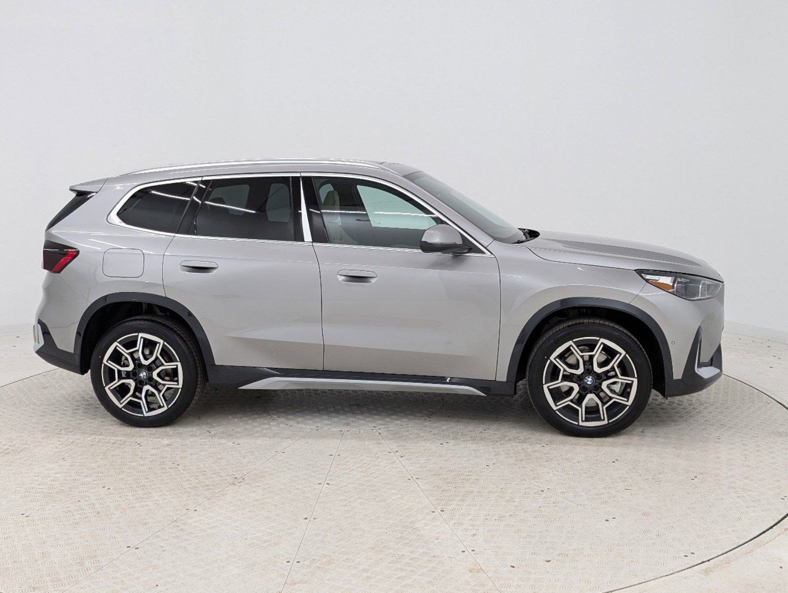2025 BMW X1 28i - Photo 8