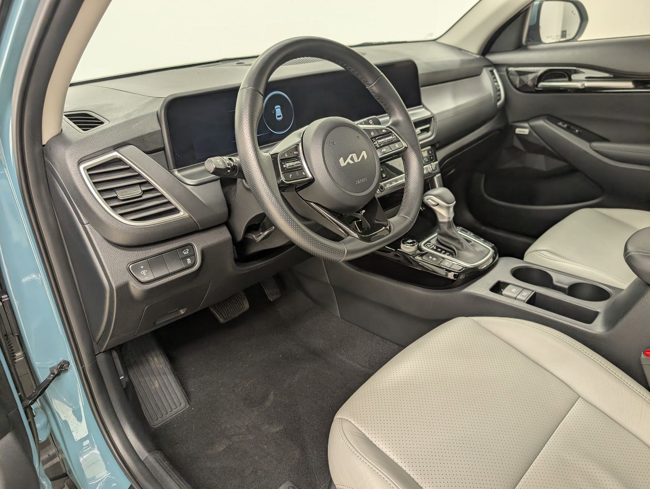 2024 Kia Seltos SX photo 3