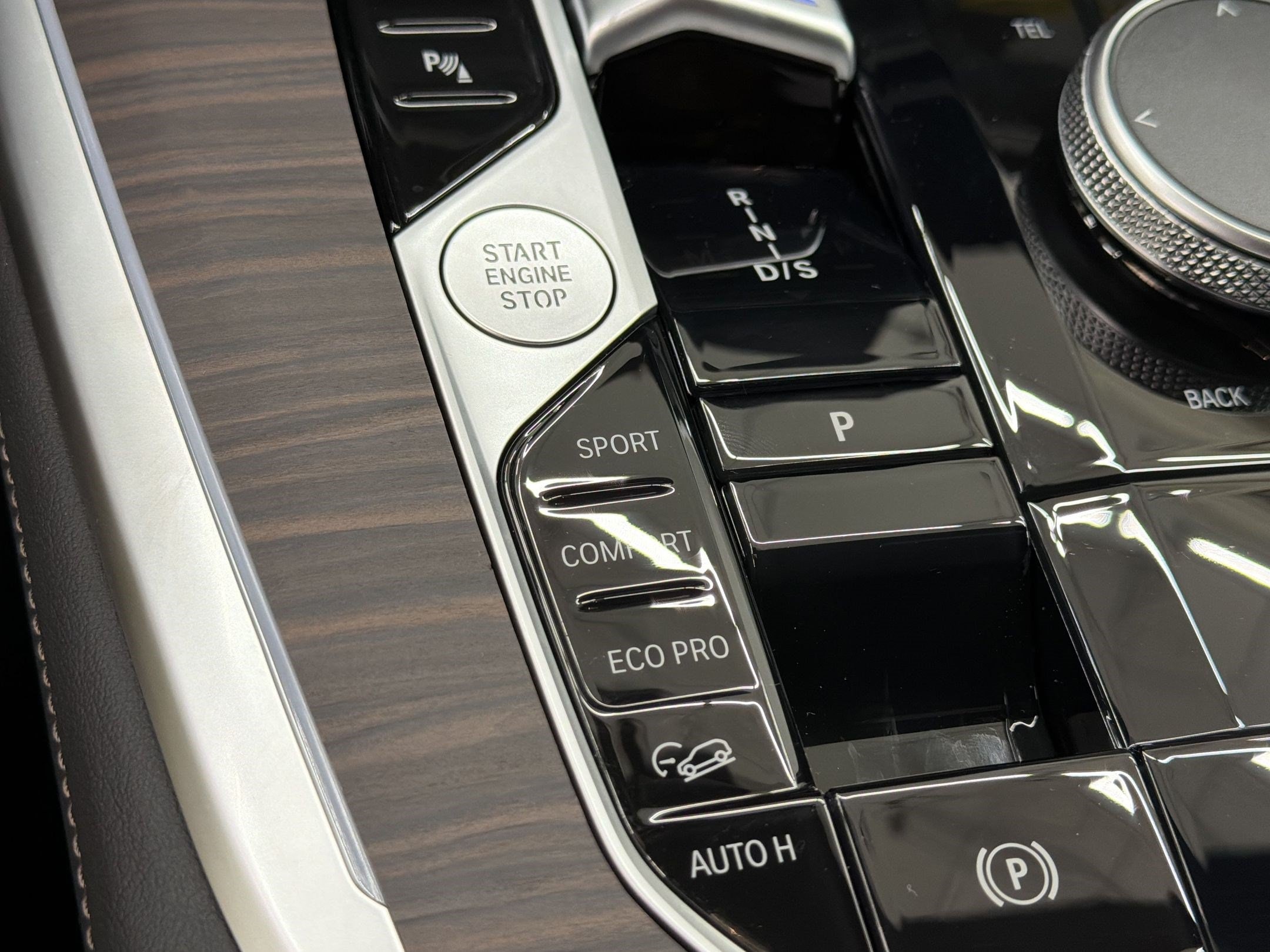 2027 BMW X7 40i | CarEdge | CarEdge