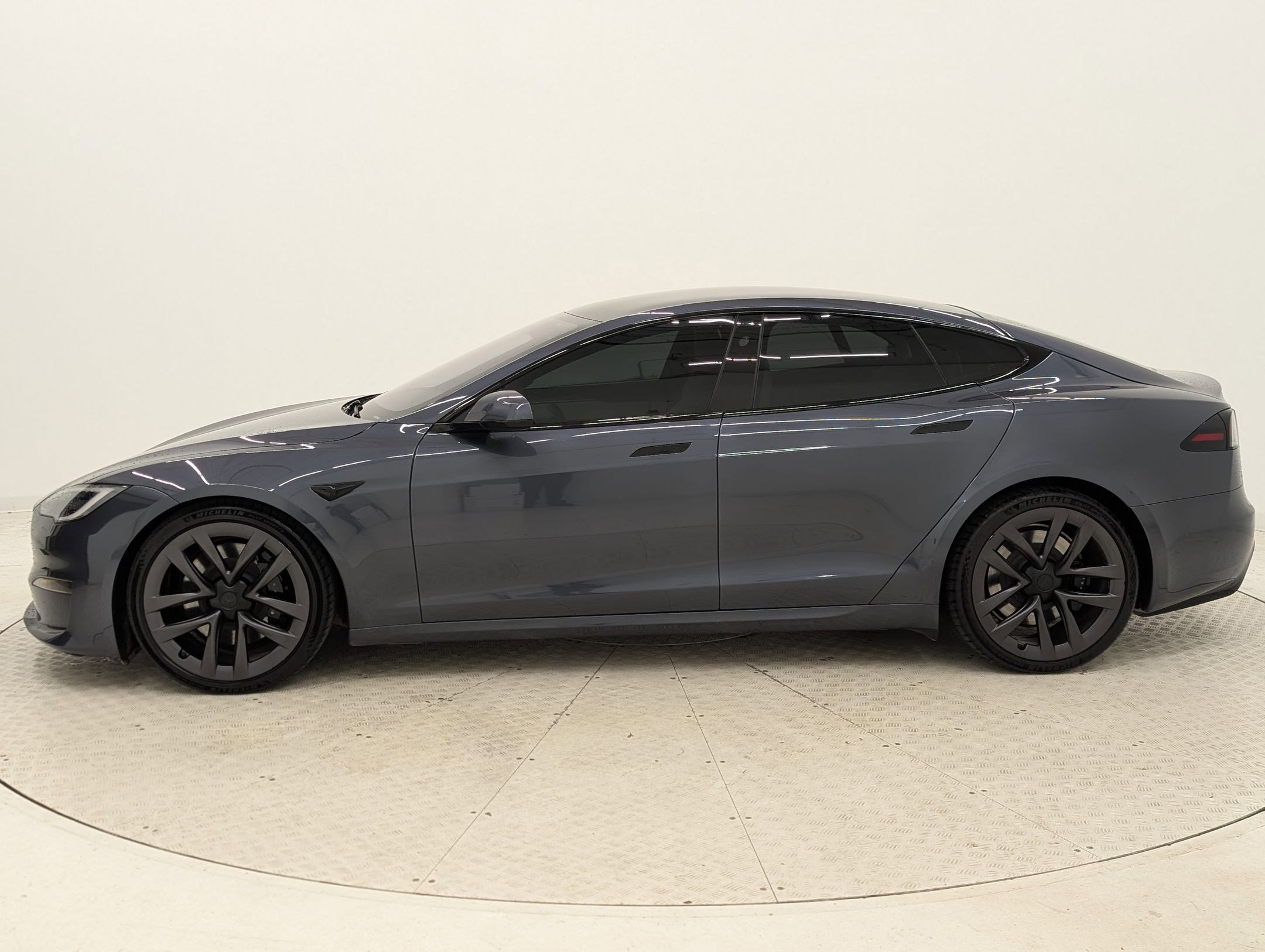 2022 Tesla Model S photo 2