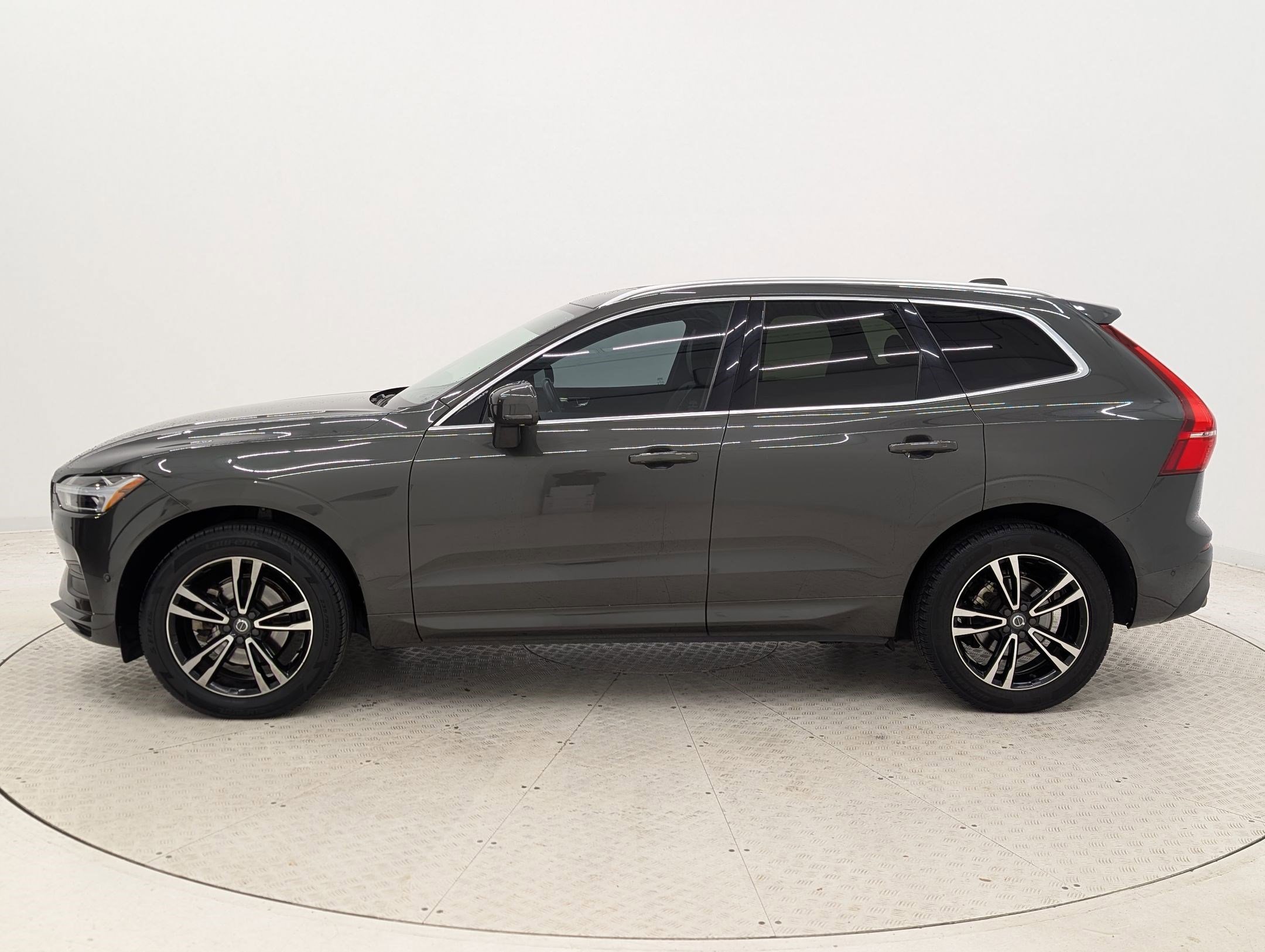 2019 Volvo XC60 Momentum photo 2