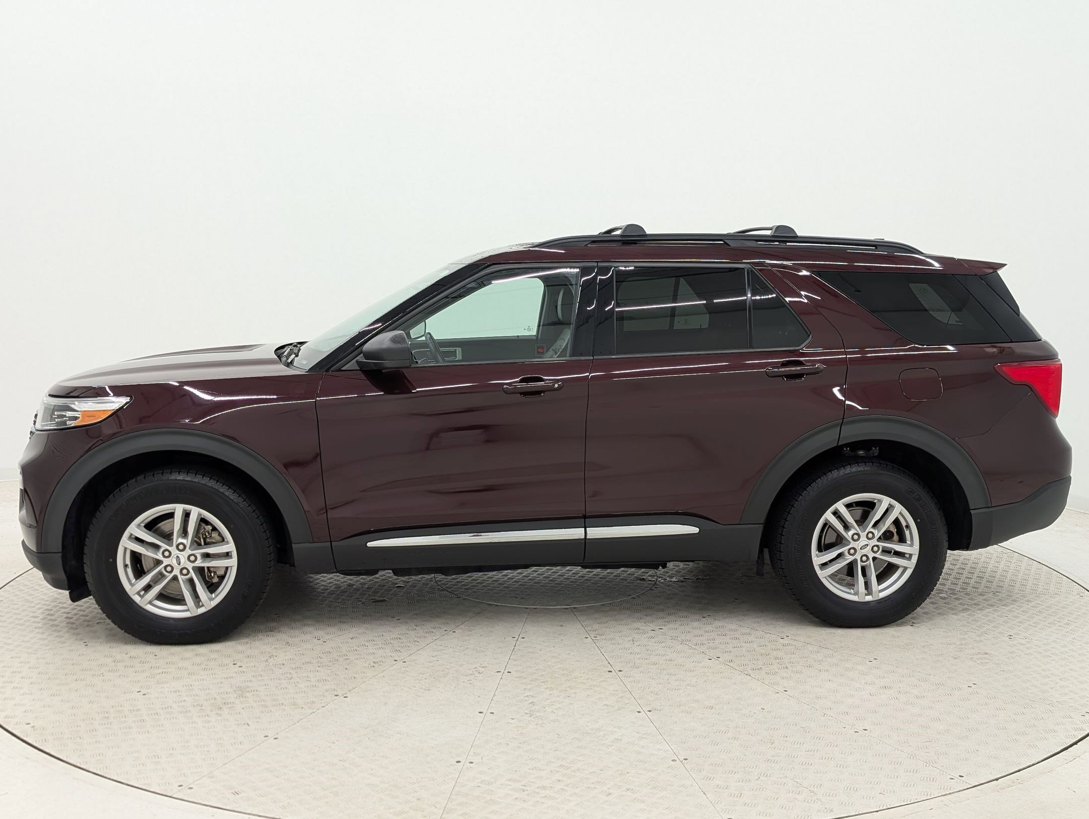 2022 Ford Explorer XLT photo 2