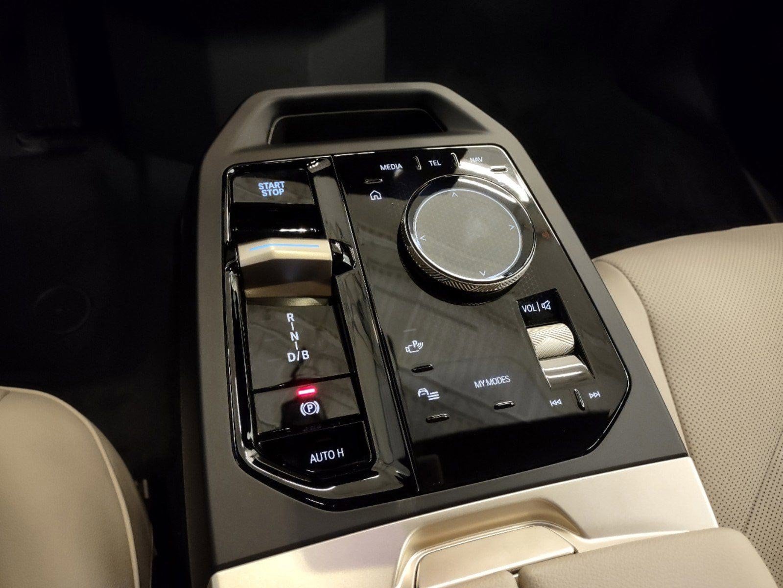 2023 BMW iX Base - Photo 13