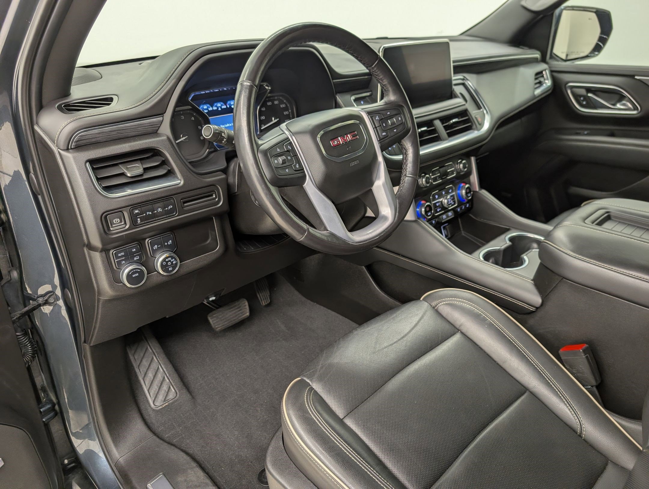 2021 Gmc Yukon SLT photo 3