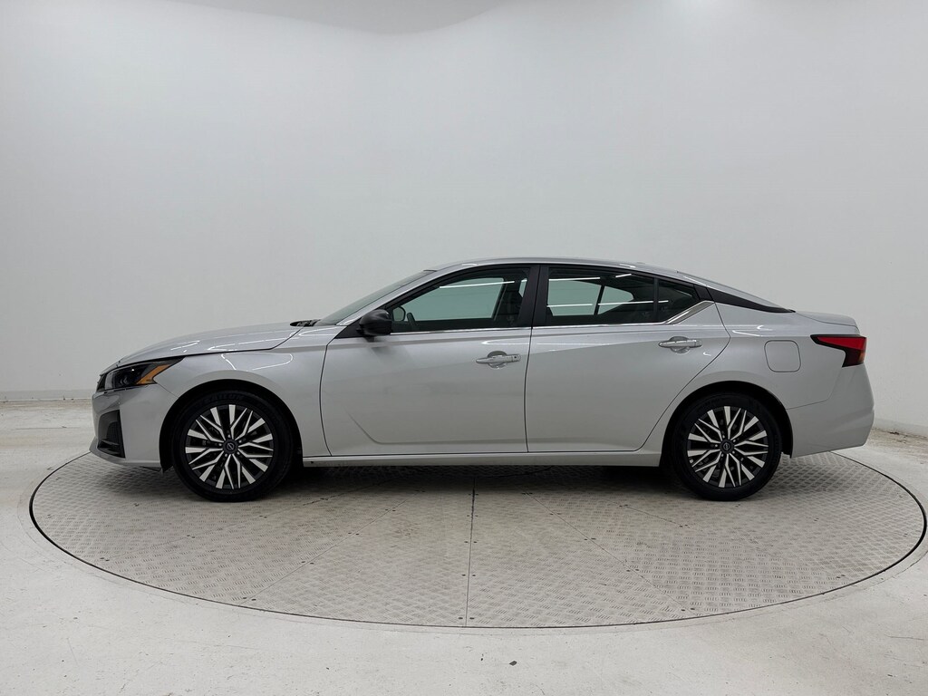 Used 2025 Nissan Altima SV Sedan