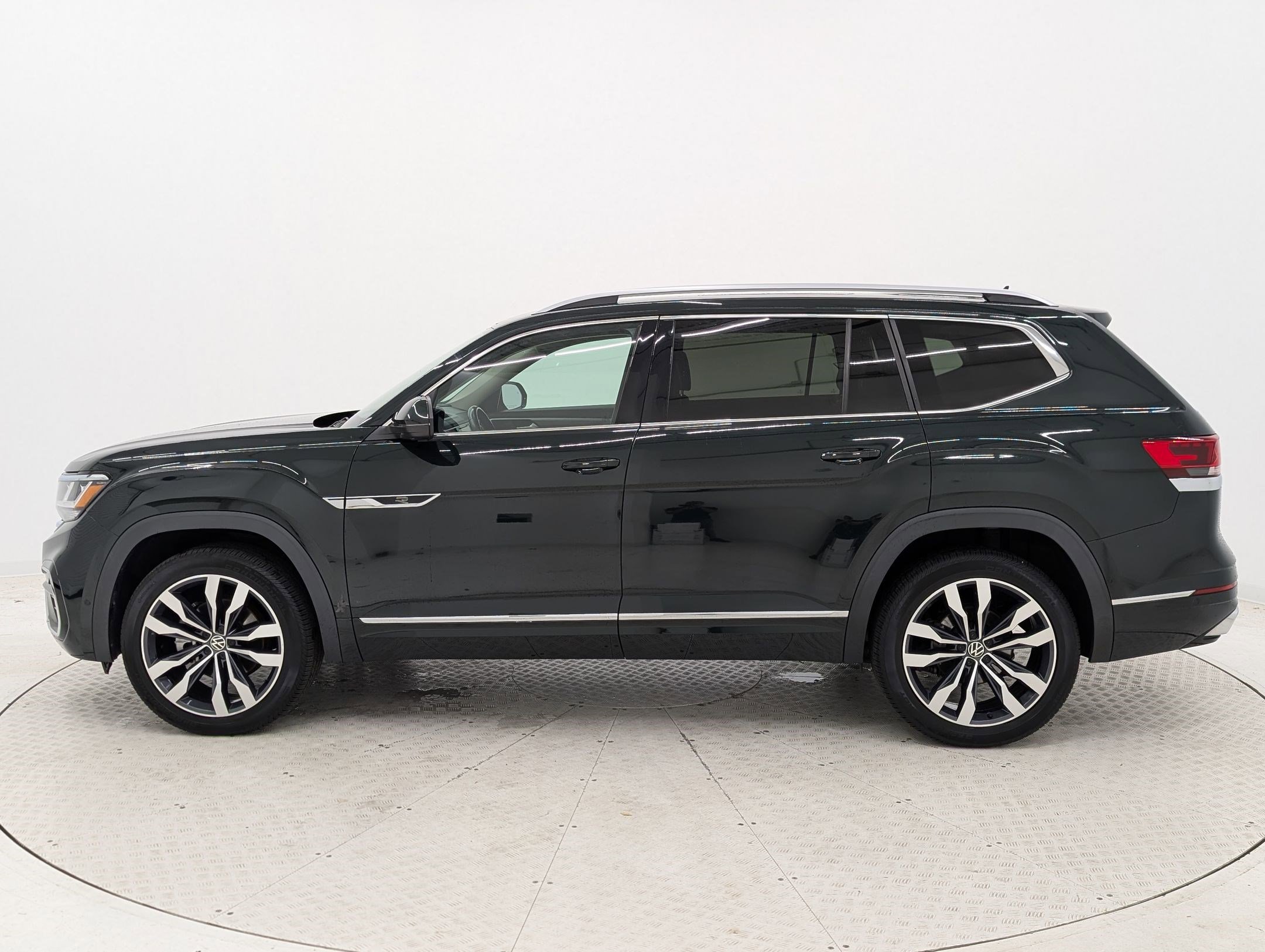 2021 Volkswagen Atlas V6 SEL Premium R-Line photo 2