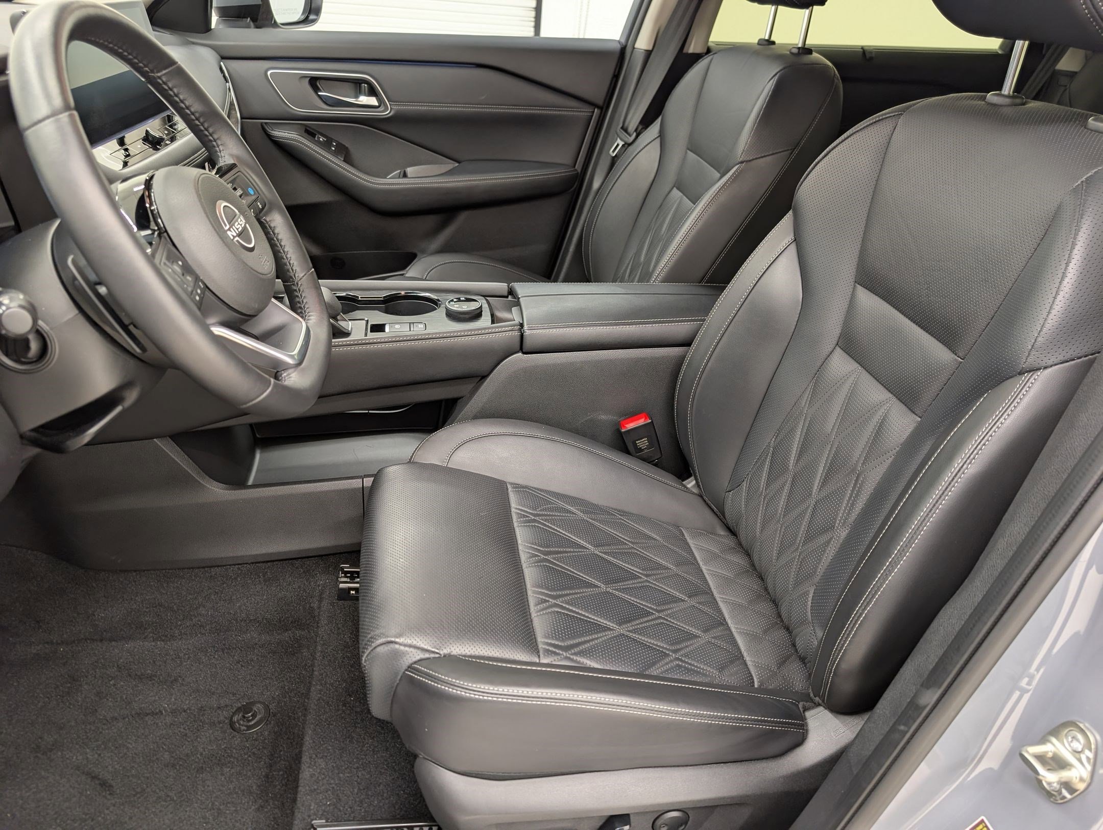 2024 Nissan Rogue Platinum photo 3