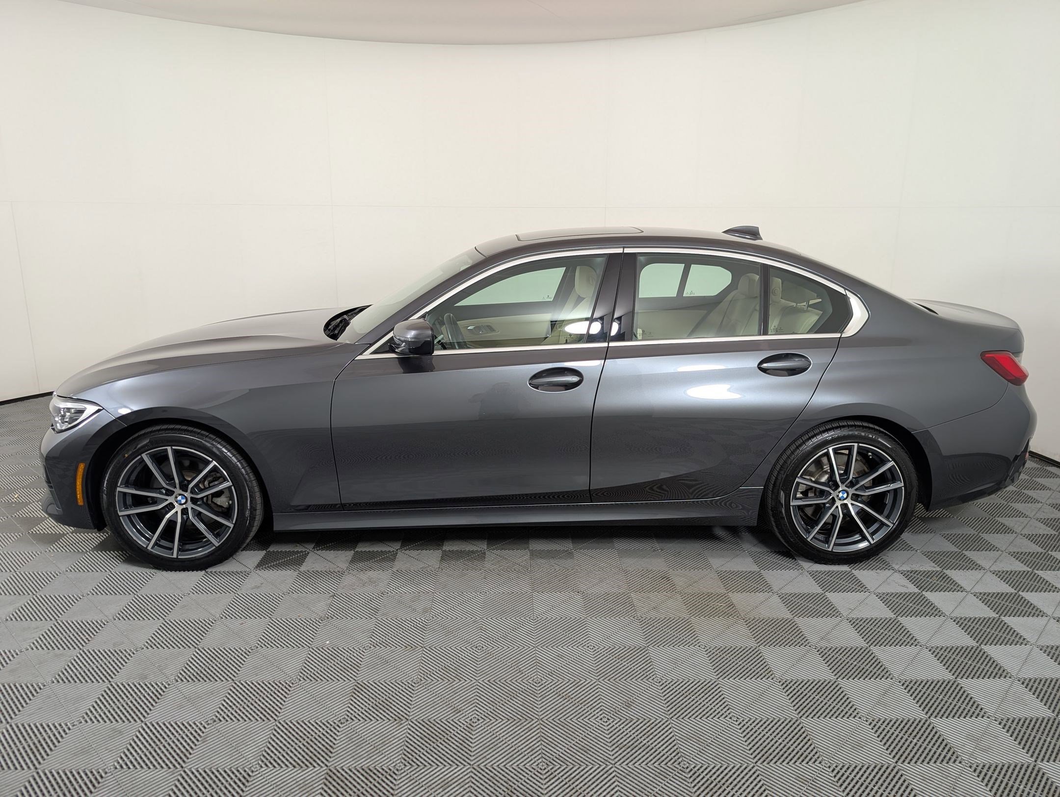 2019 Bmw 330i Sedan photo 2