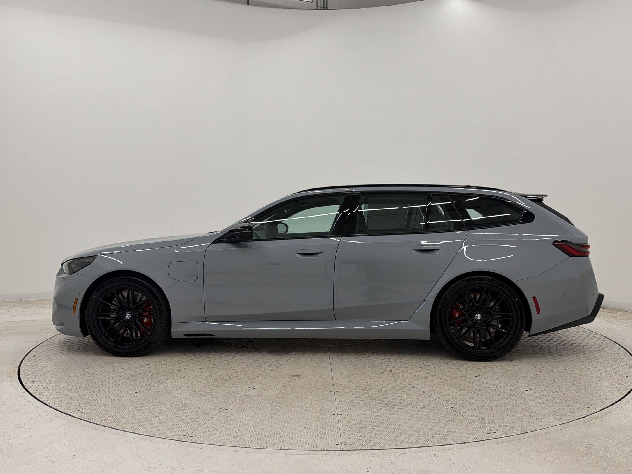M5 Base Wagon