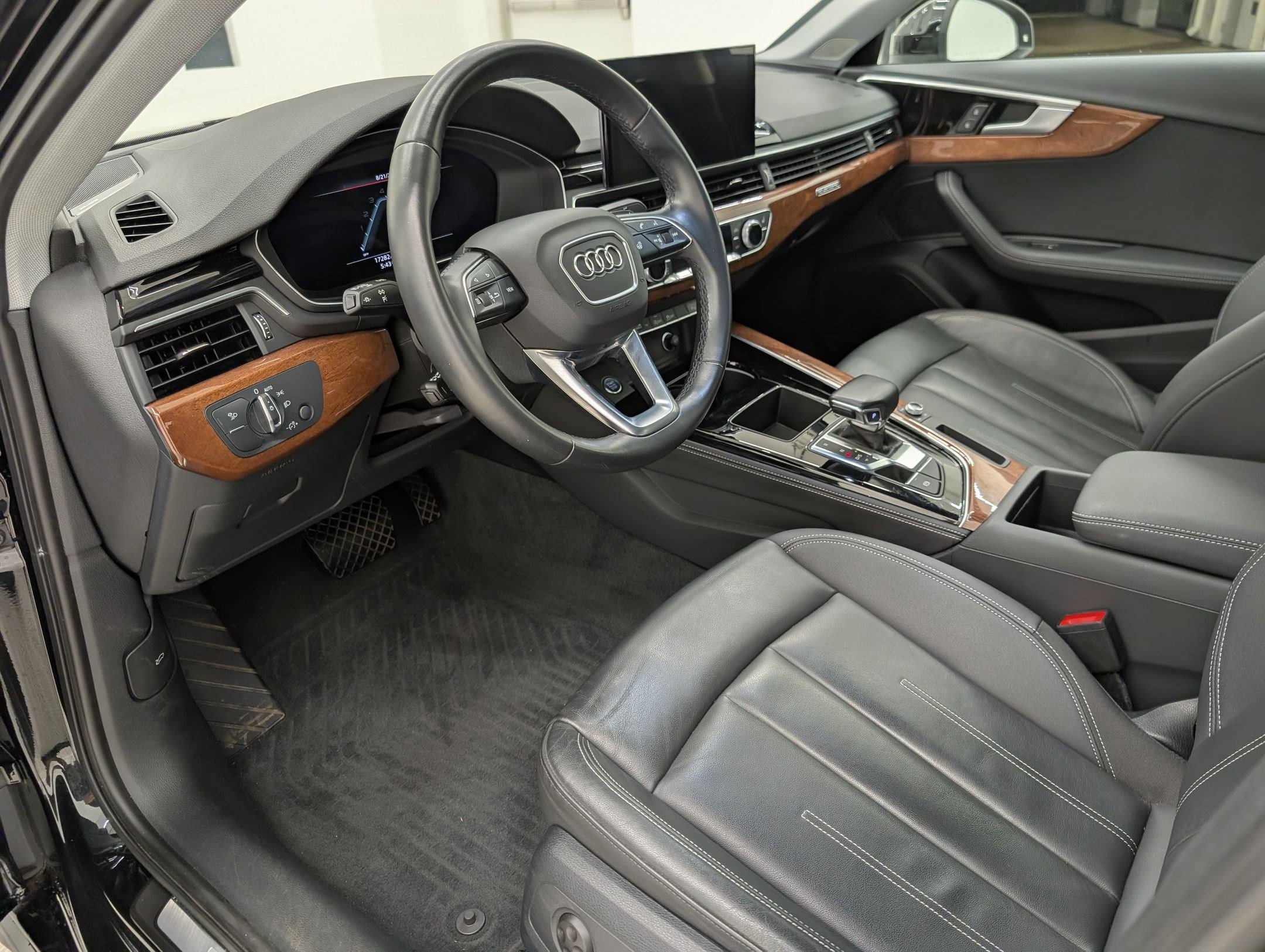 2022 Audi A4 Quattro Premium Plus photo 4