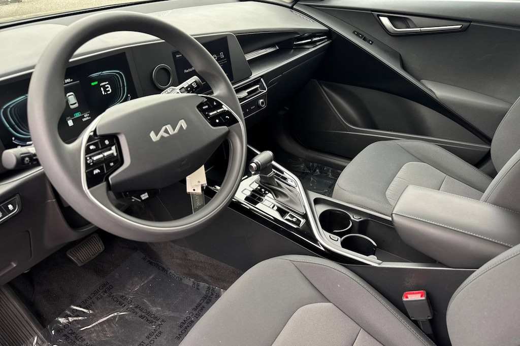 Used 2024 Kia Niro LX SUV