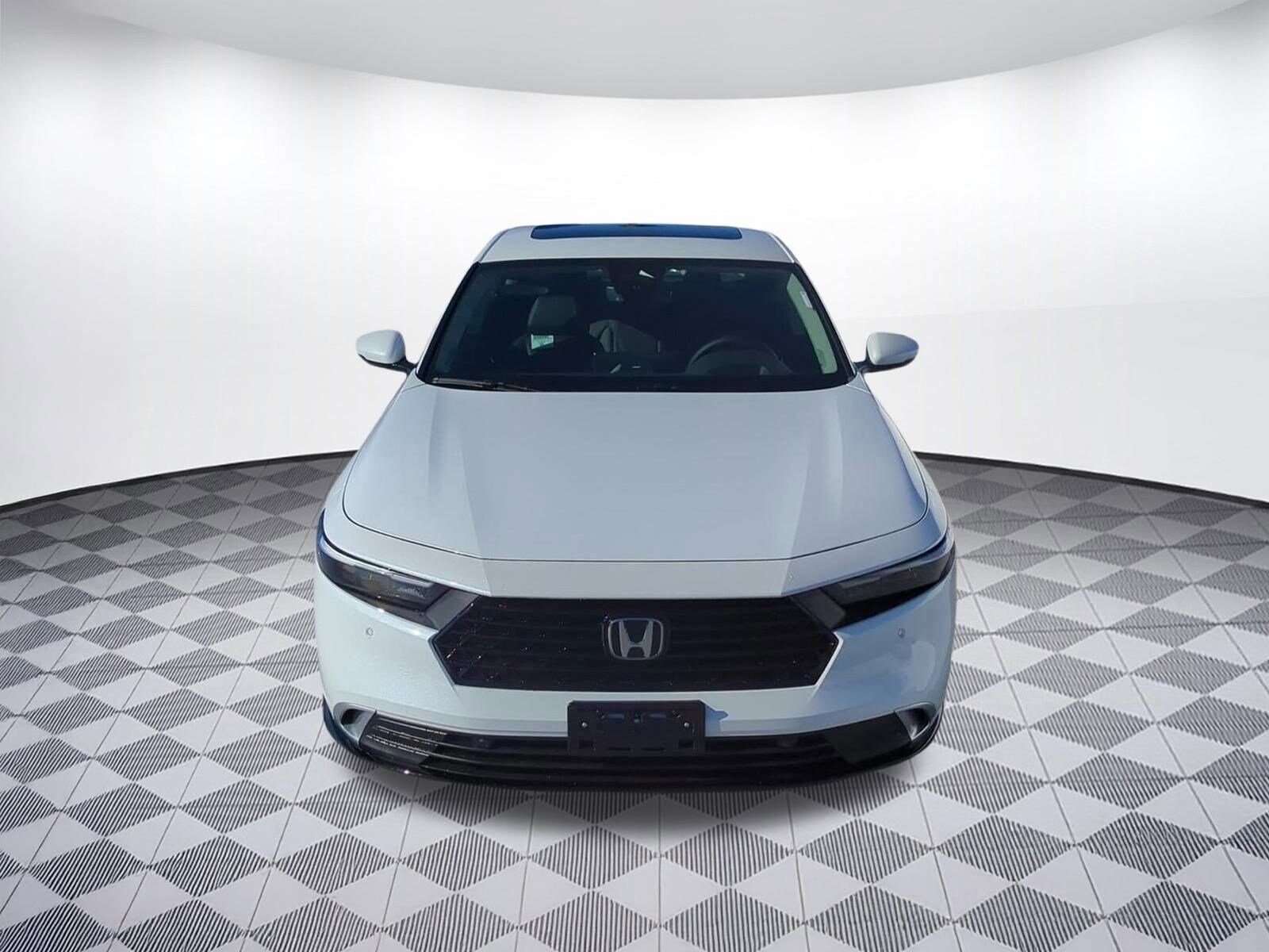 2025 Honda Accord Hybrid Touring photo 2