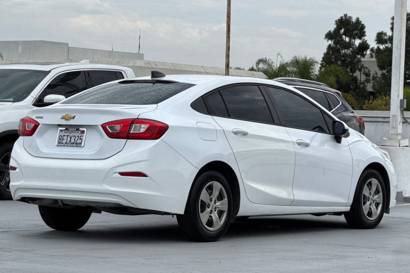 Cruze LS Sedan