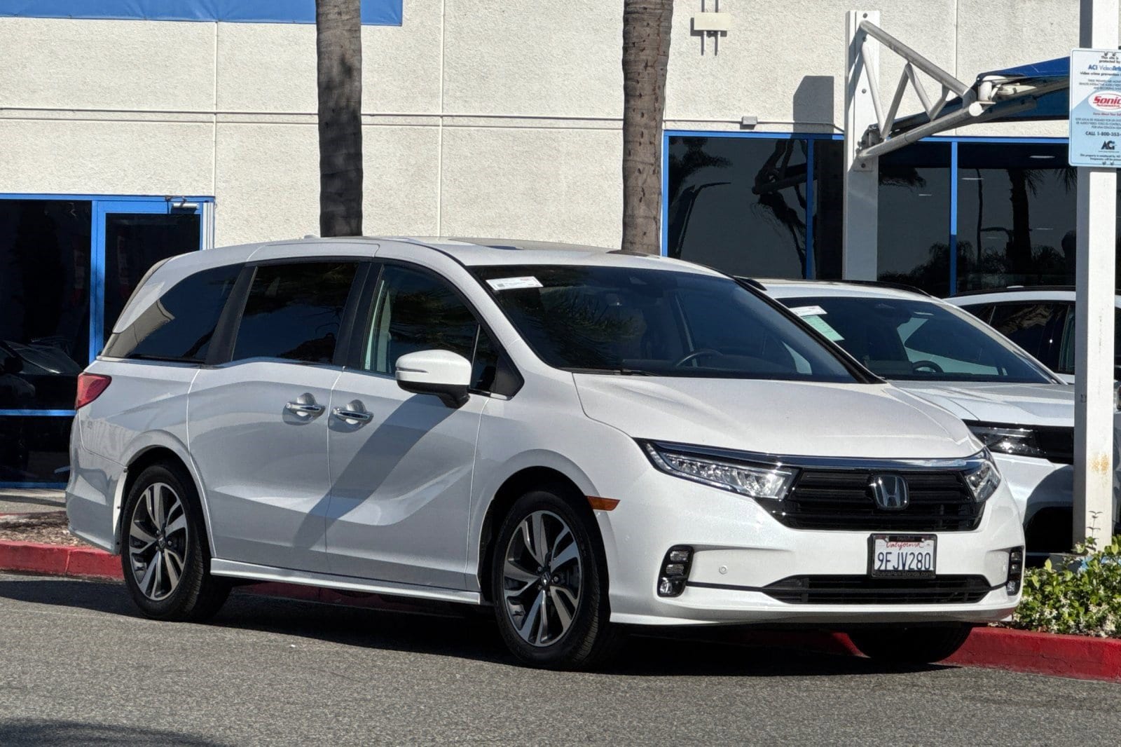 2023 Honda Odyssey Touring photo 5