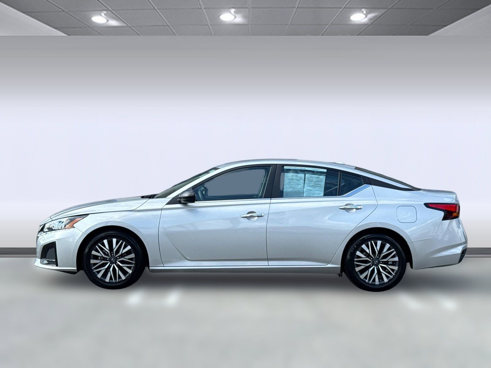 2024 Nissan Altima 2.5 SV photo 2