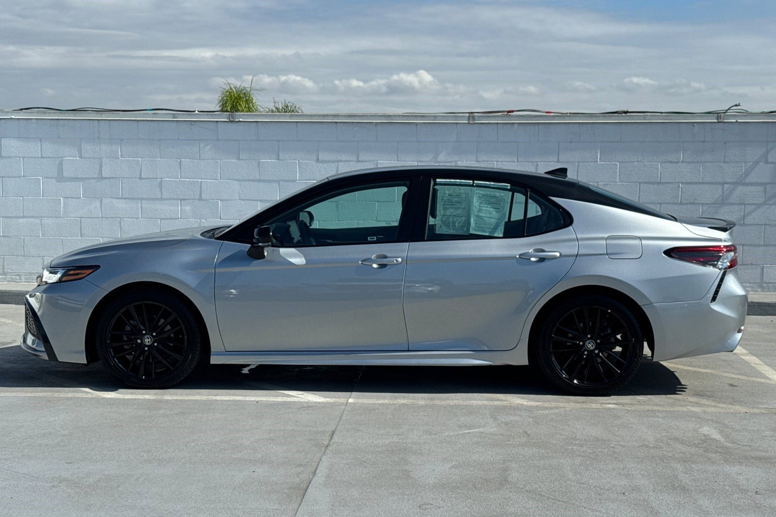 2022 Toyota Camry XSE photo 2