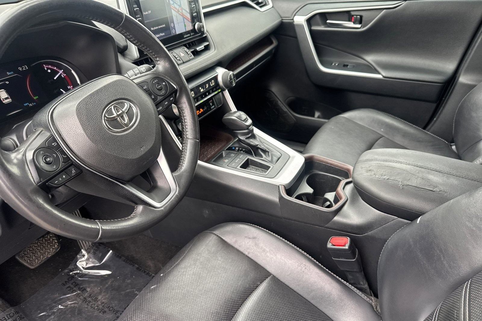 2019 Toyota RAV4 Limited photo 4