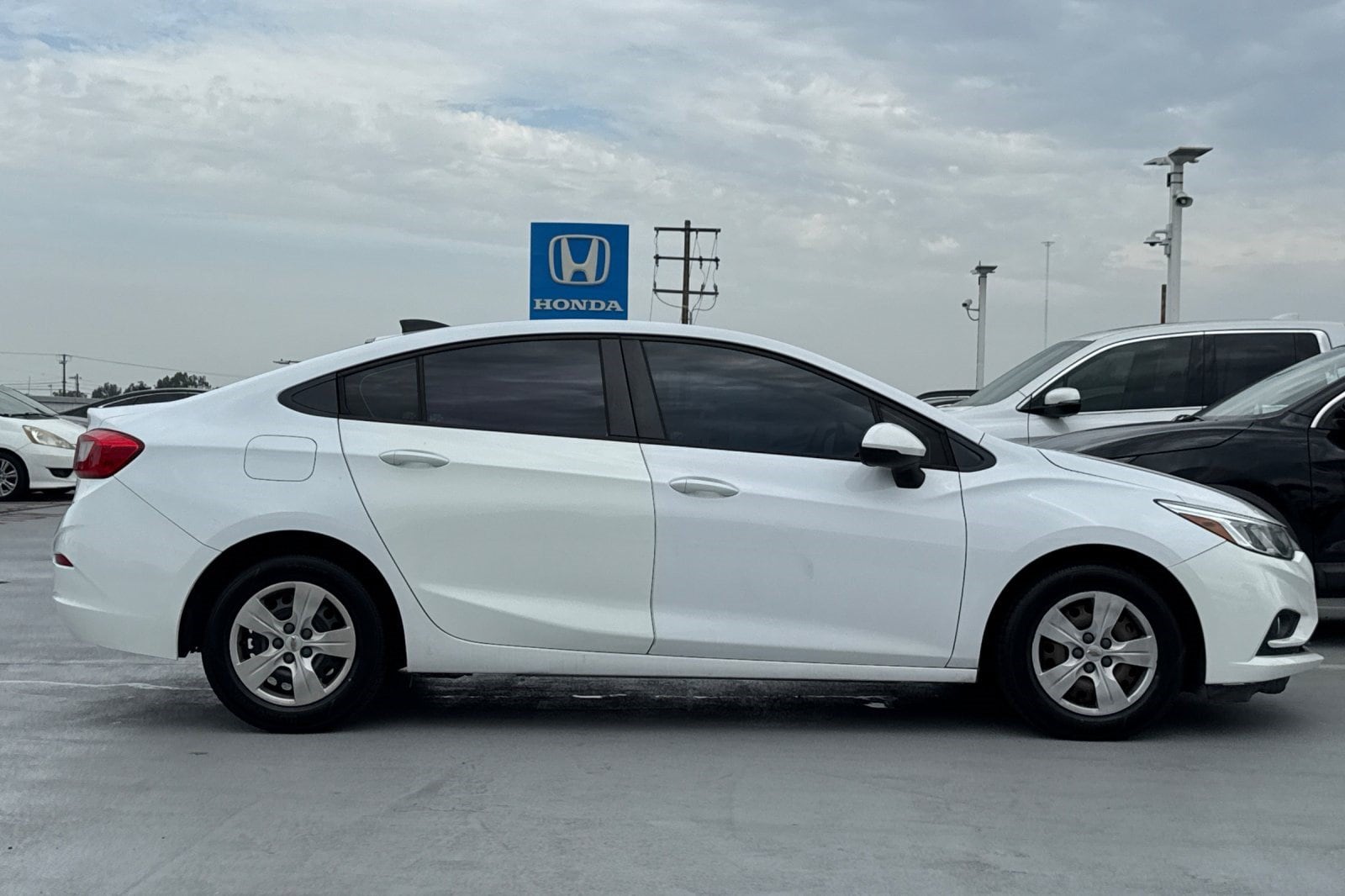 Cruze LS Sedan