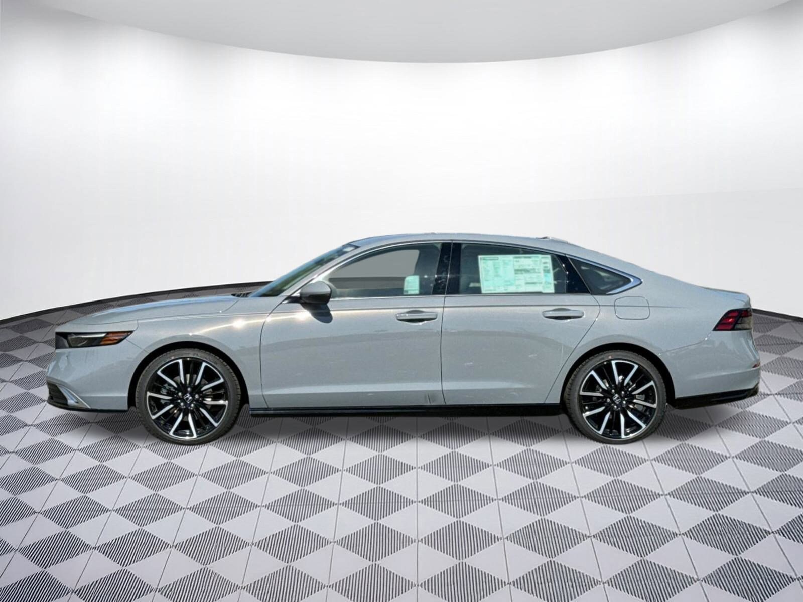 2025 Honda Accord Hybrid Touring photo 2