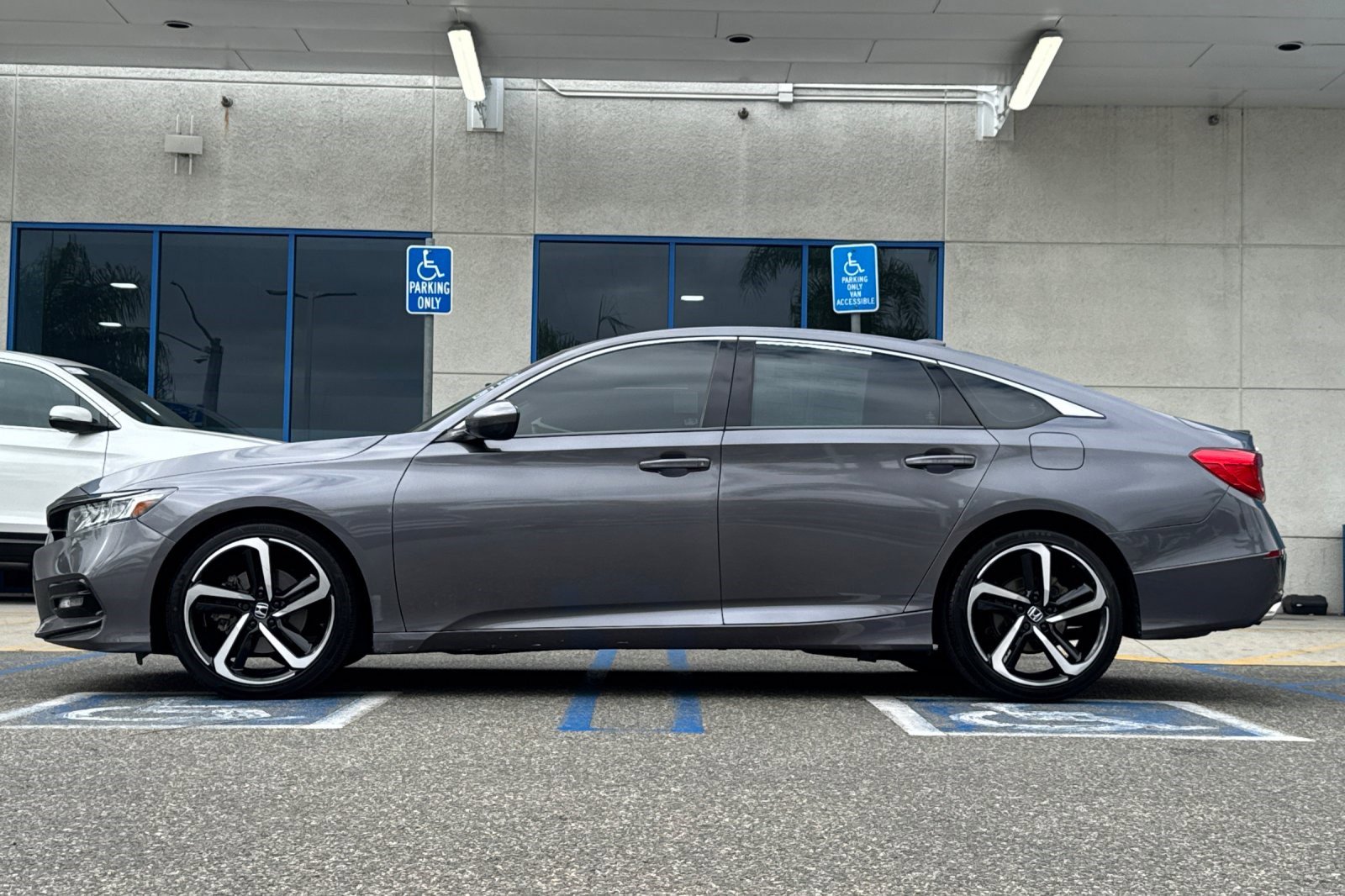 2020 Honda Accord Sport photo 2