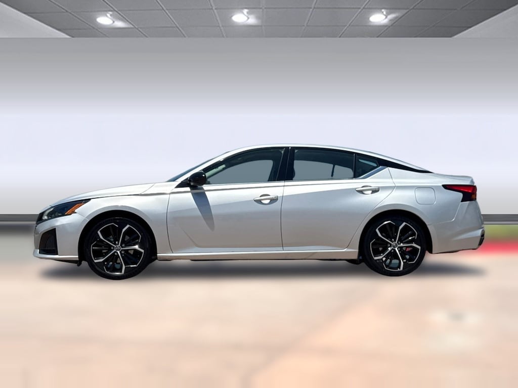 Used 2024 Nissan Altima 2.5 SR Sedan