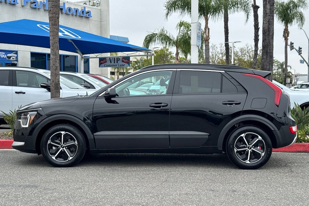 Used 2024 Kia Niro LX SUV