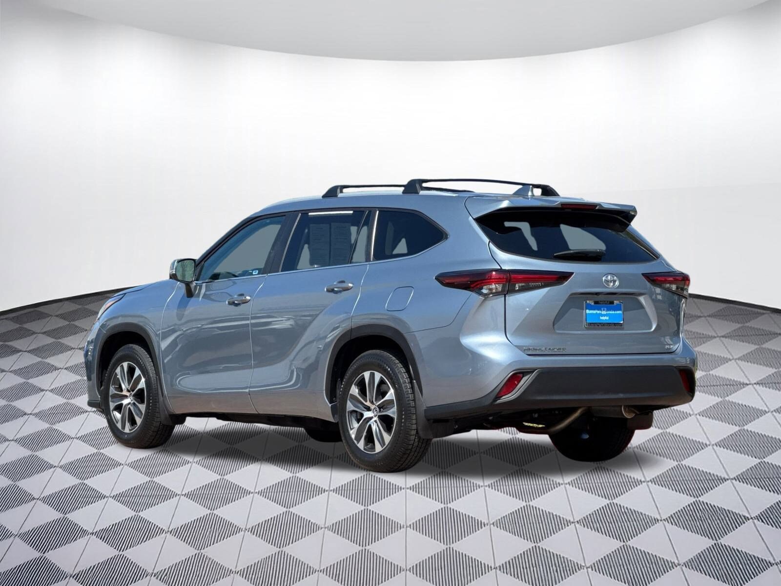 2024 Toyota Highlander XLE photo 3
