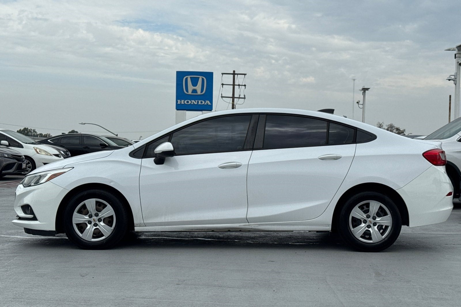 Cruze LS Sedan