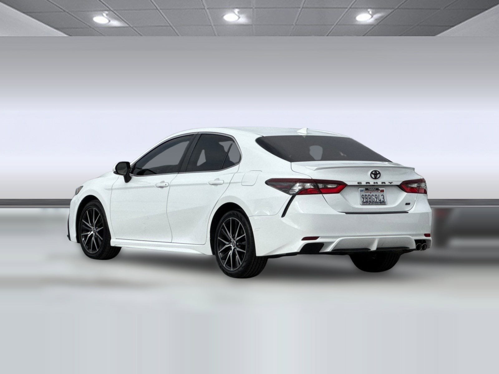 2022 Toyota Camry SE photo 2