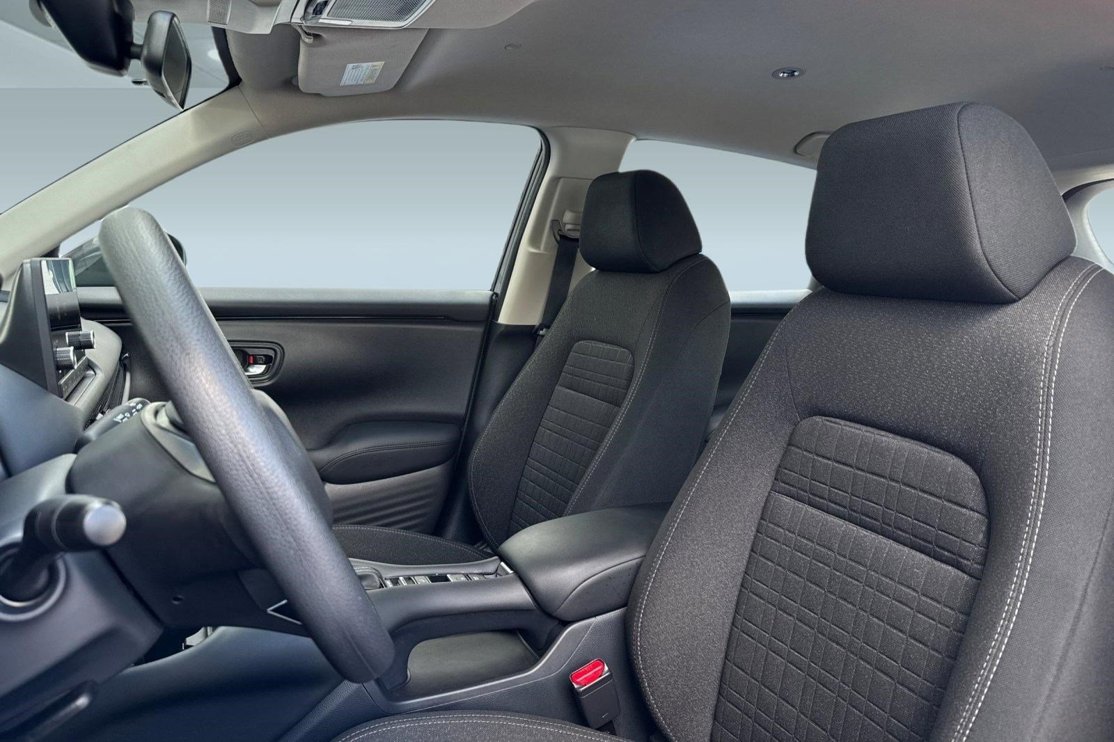 2025 Honda HR-V LX photo 4