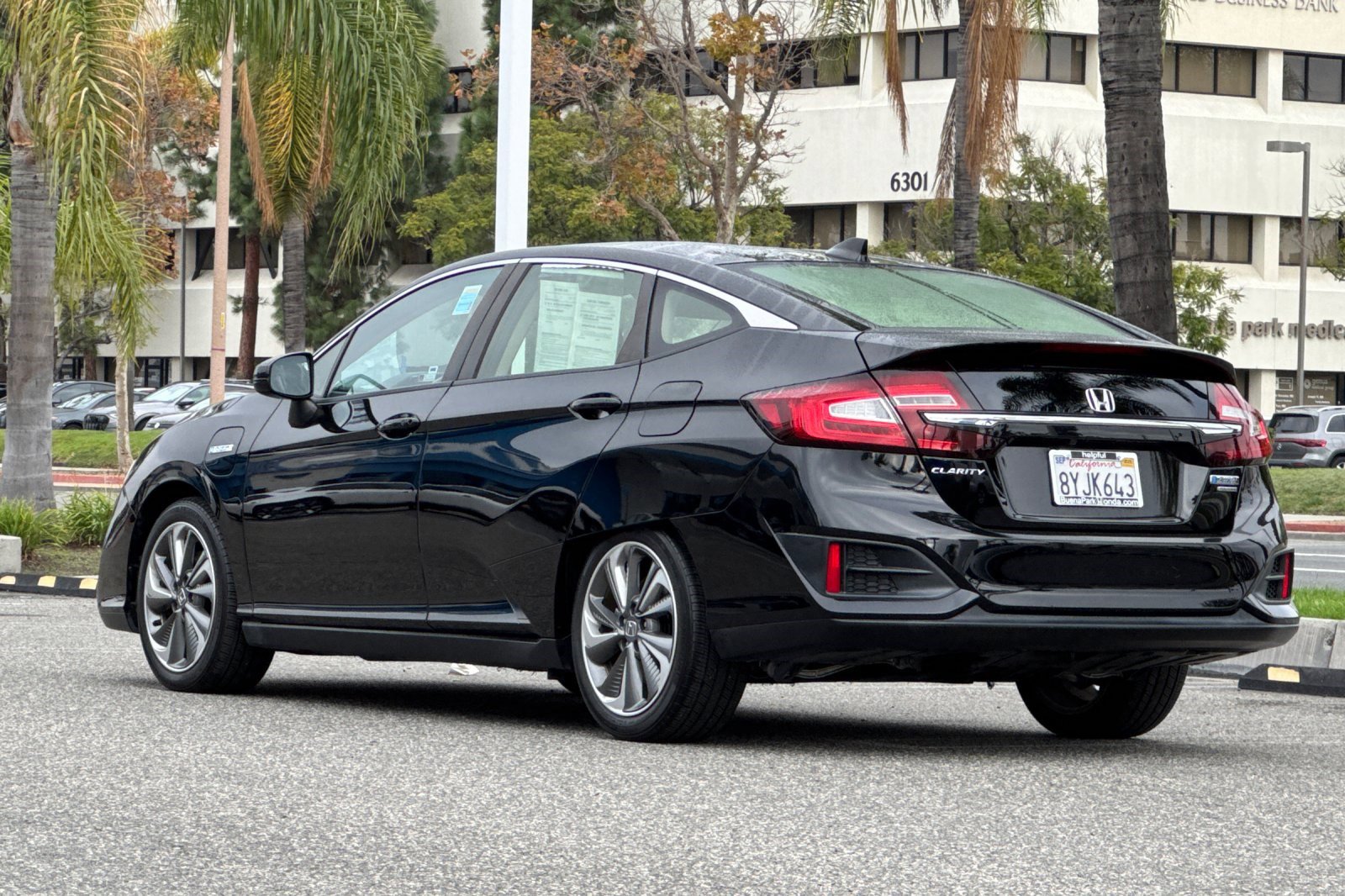 2021 Honda Clarity Plug-In Hybrid Touring photo 2